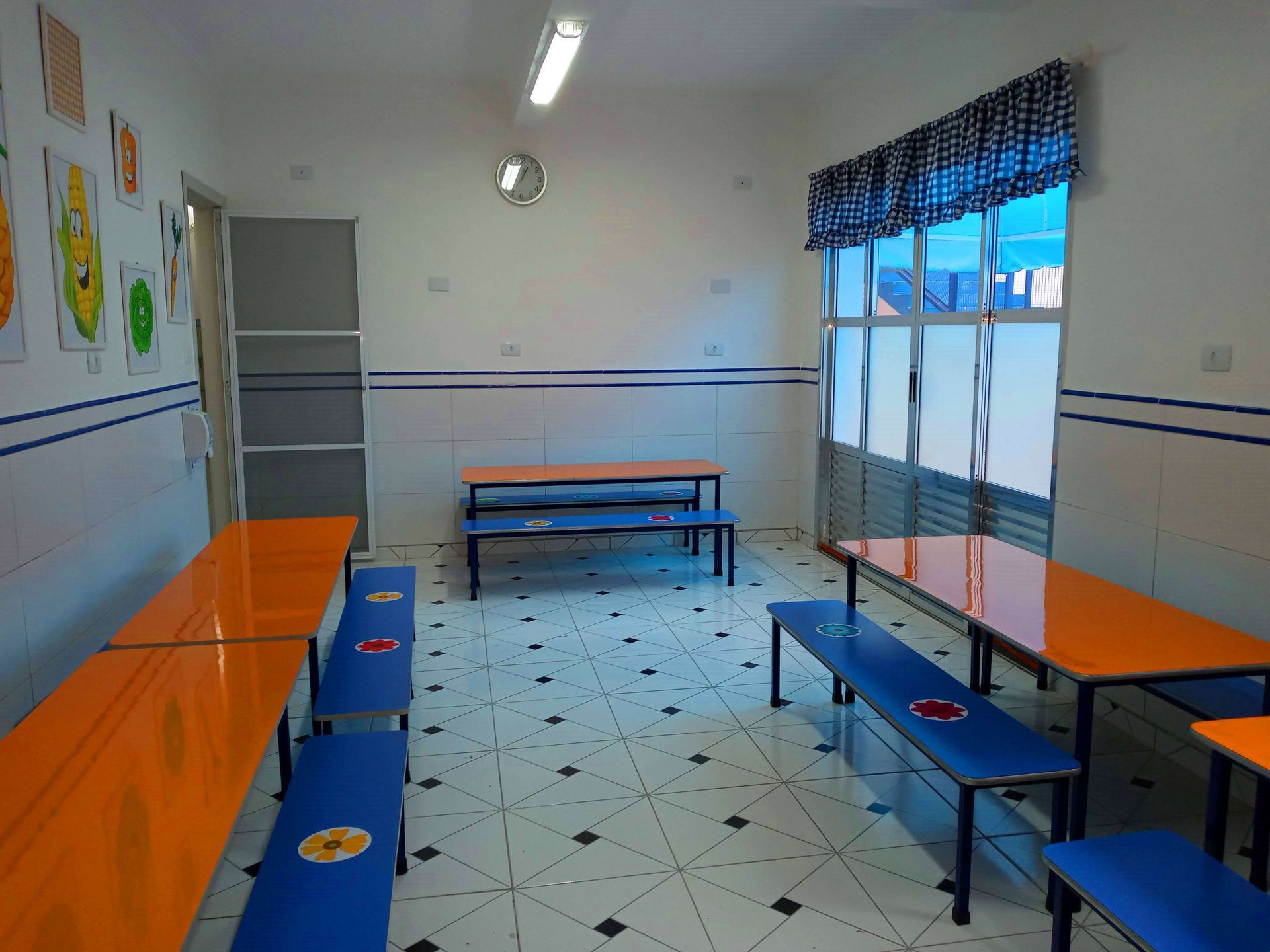Outra visão do refeitório infantil